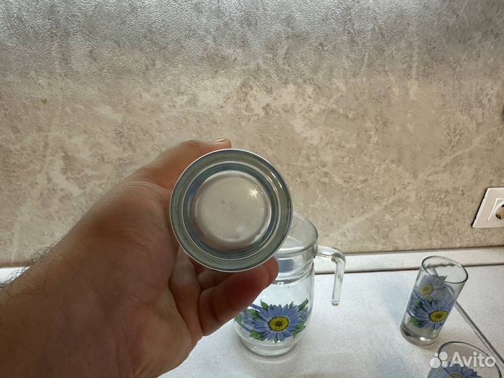 Кувшин со стаканами