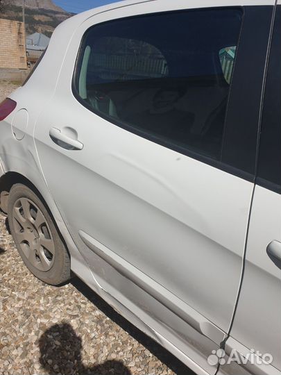 Дверь задняя правая на peugeot 308