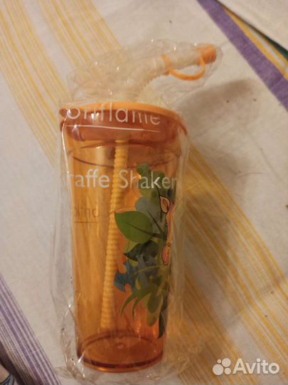 Стакан с трубочкой giraffe shaker Oriflame