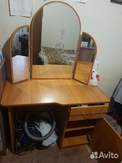 Трюмо с зеркалом бу