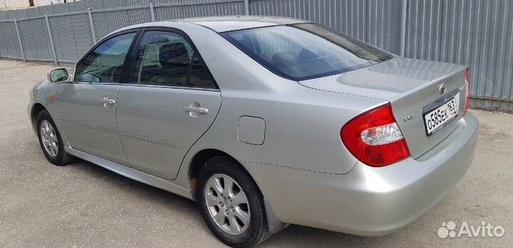 Накладки на пороги на Toyota Camry 