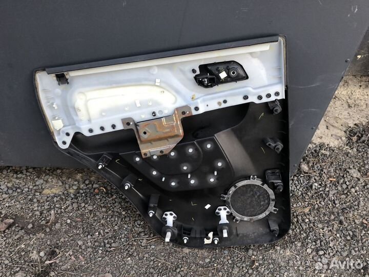 Обшивка двери задней Cadillac Escalade III 06-14