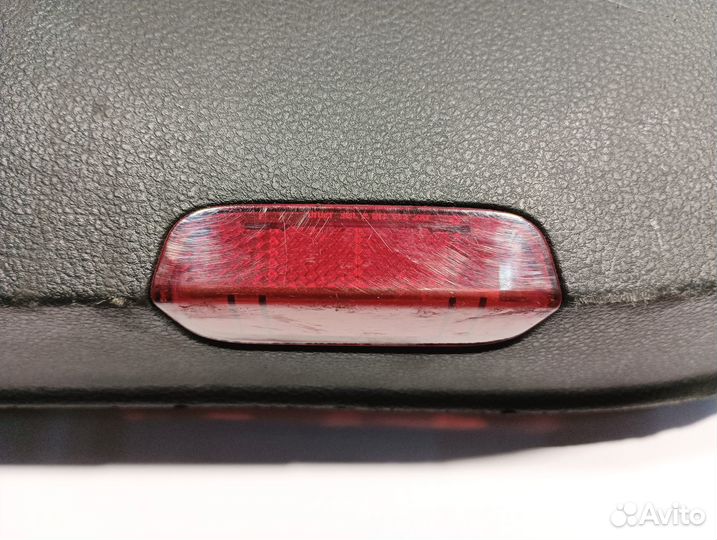 Обшивка передняя правая на Volkswagen Jetta 6