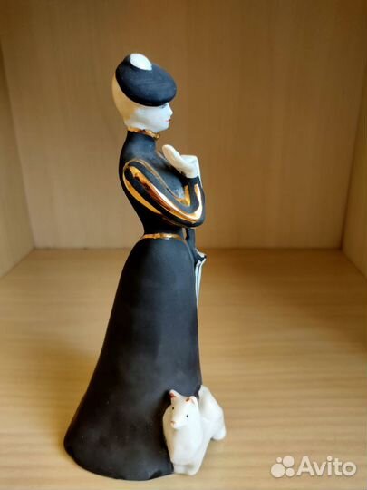 Статуэтка дама С собачкой В черном