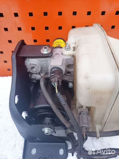 Насос гидроподвески Лексус лх 570