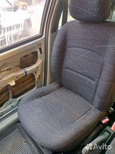 Передние сидения на Renault Clio, Symbol