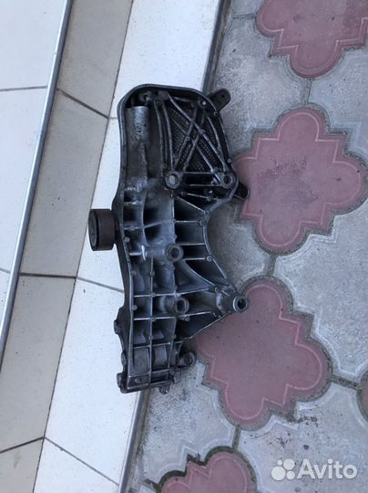 Крепление кондиционера трубки Renault Логан