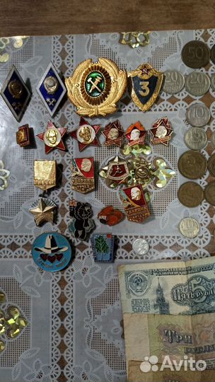 Значки монеты