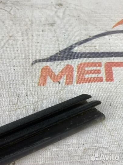 Бархотка стекла задняя правая Peugeot 307 легковой