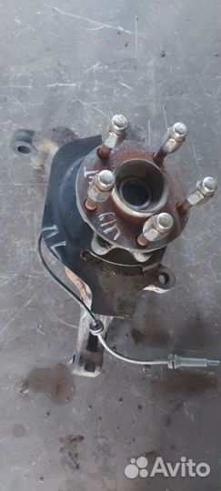 Поворотный кулак передний левый Nissan Murano Z50