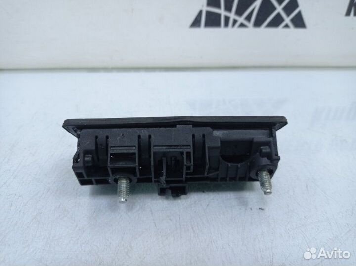 Кнопка открывания багажника Volkswagen Tiguan 1