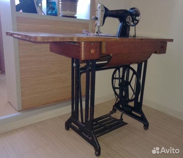 Швейная машинка на станине, Подольск, 1957г