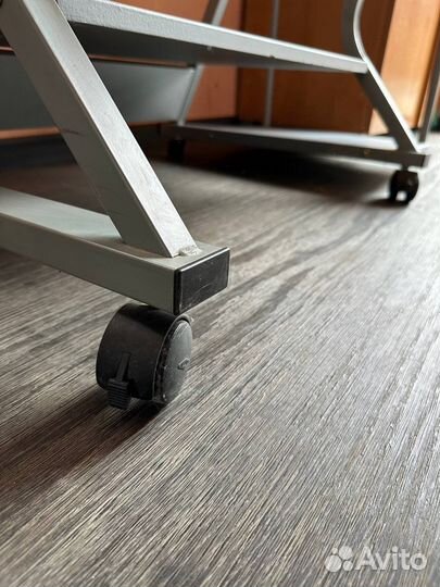 Компьютерный стол стеклянный