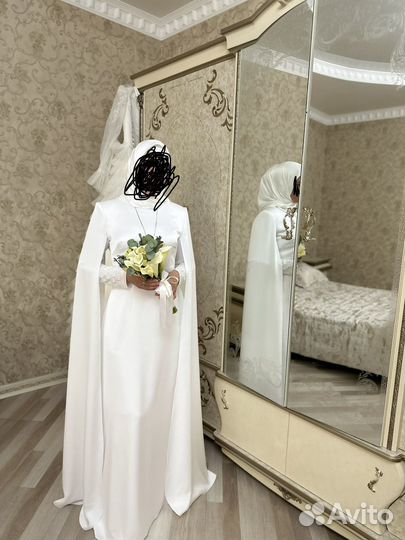 Свадебное платье со шлейфом 46 48