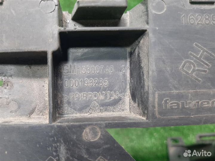 Кронштейн бампера заднего правый Opel Zafira C 20