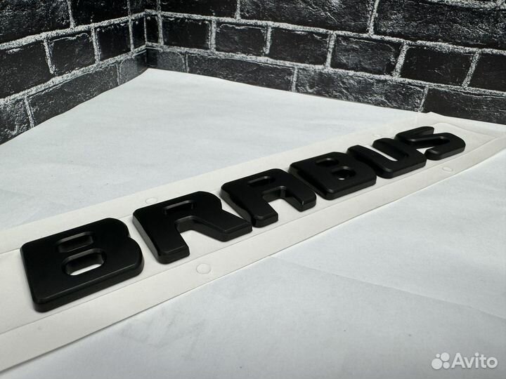 Логотипы чёрные на Mercedes Brabus