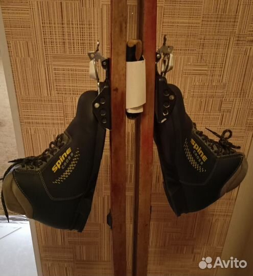 Лыжи и ботинки