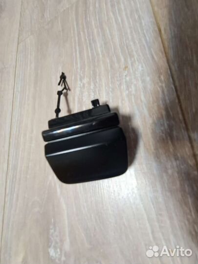 В наличии Крышка буксировочной петли, грунтованная