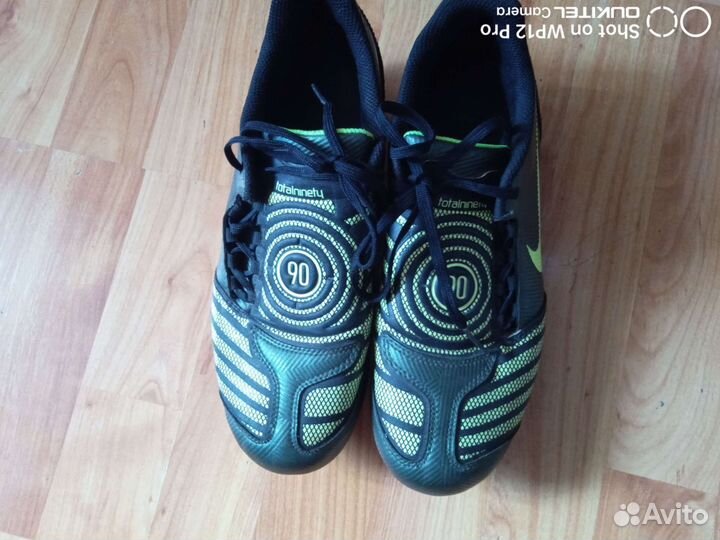 Футбольные бутсы