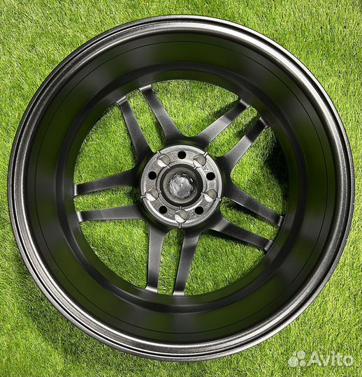 Одноширокие, кованные диски Porsche Macan, 8J