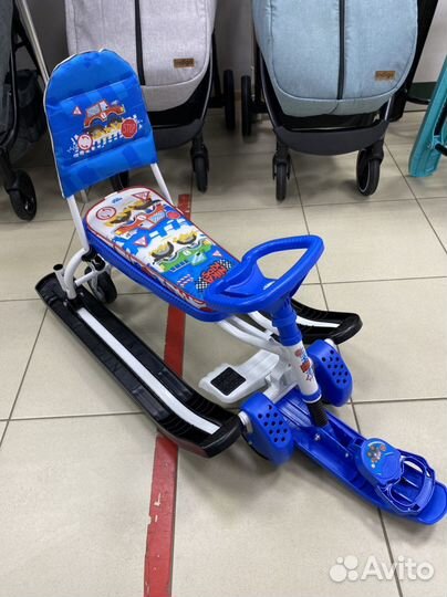 Детский снегокат с колесами