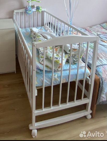 Детская кроватка с матрасом