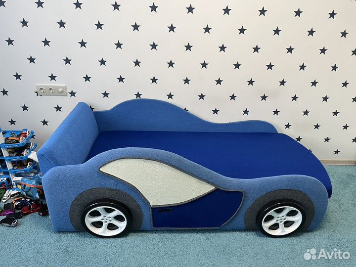 Детская кровать машинка