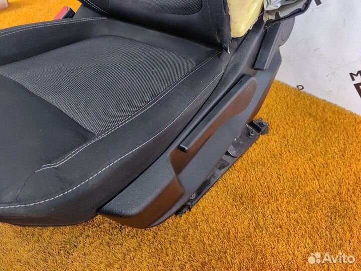 Сиденье переднее левое Renault Duster K9KR858 2021