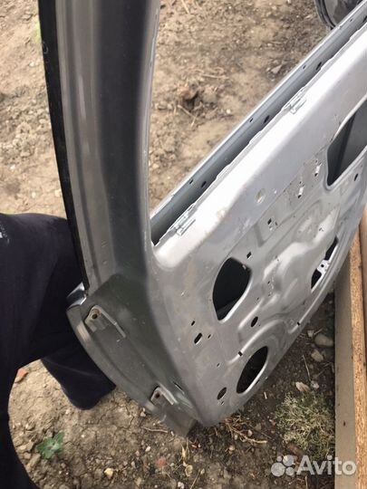 Правая задняя дверь на опель астра Н