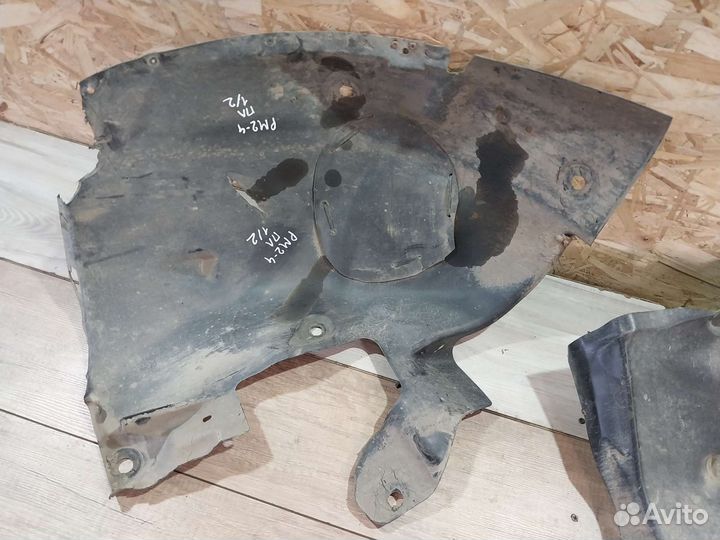 Подкрылок передний левый Renault Megan 2