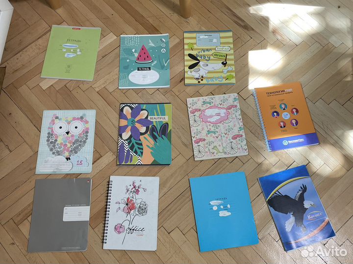 Много тетрадок с разными количеством листов