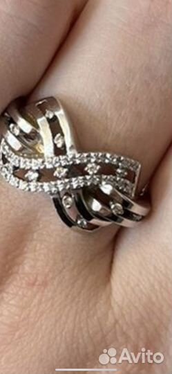 Белое брилиантовое кольцо