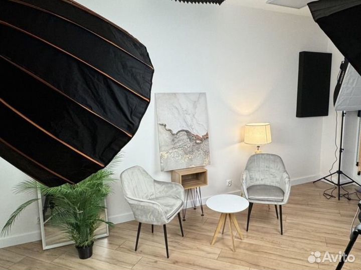 Светлая студия для подкастов и интервью, фоны