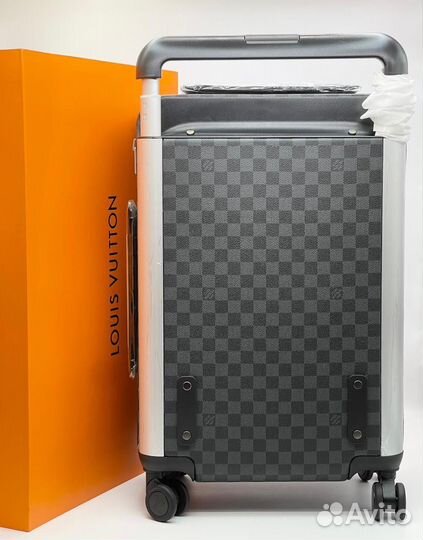 Чемодан на колесах Louis vuitton