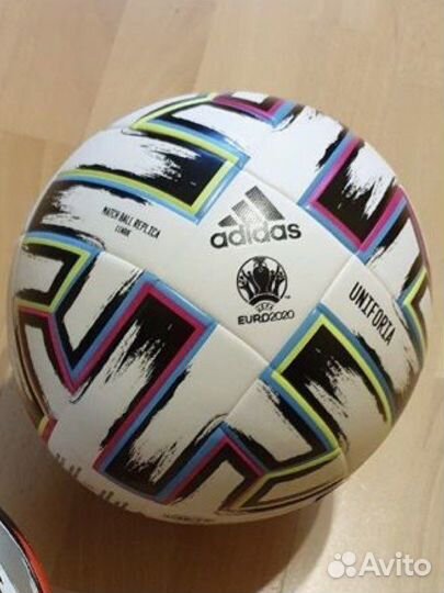 Футбольный мяч adidas серия uniforia размер 5