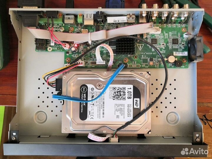 Видеорегистратор HiWatch гибридный с диском