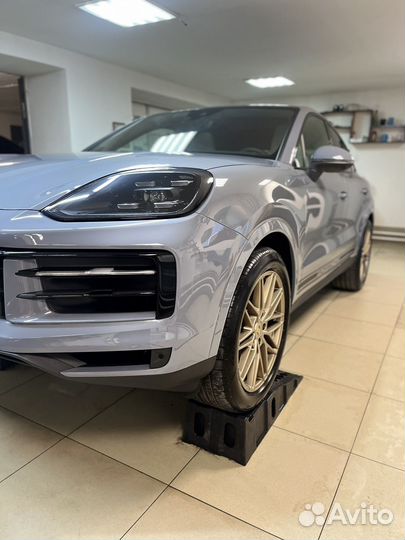 Рабочий в детейлинг