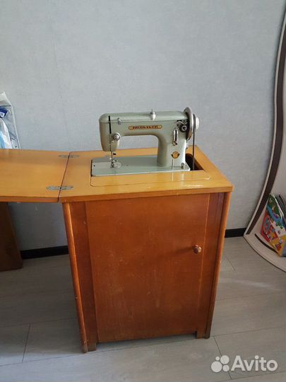 Швейная машина - 