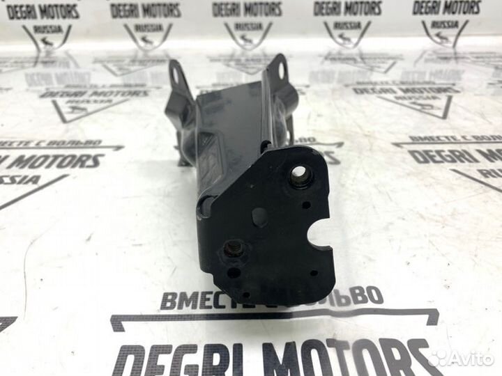 Кронштейн радиатора левый Volvo S80 V70 31274499