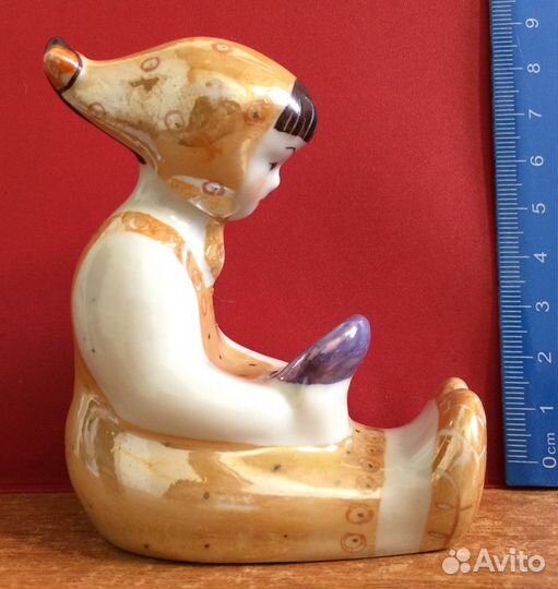 Фарфоровая статуэтка. Девочка с зеркалом. Сысерть