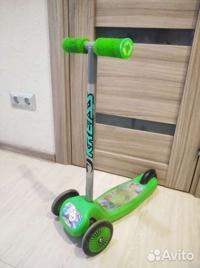 Самокат трехколесный