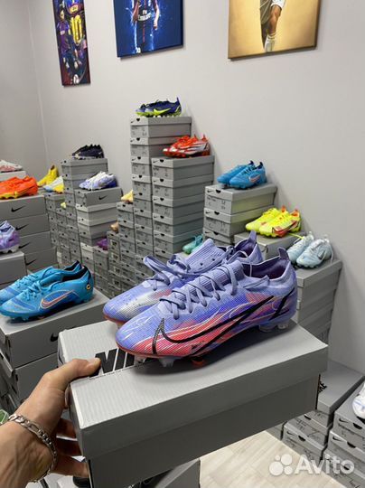 Футбольные бутсы Nike и Adidas