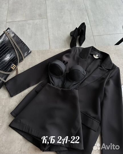 Костюм женский 2-ка пиджак и юбка-шорты