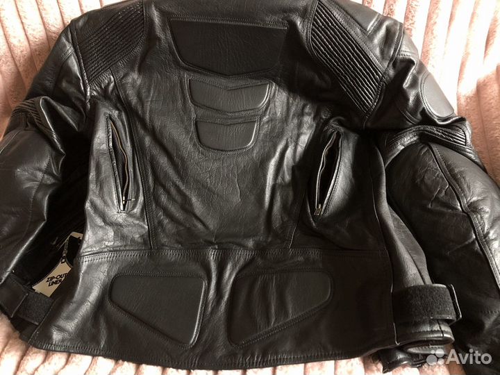 Мото куртка (из толстой кожи,С защитой) новая