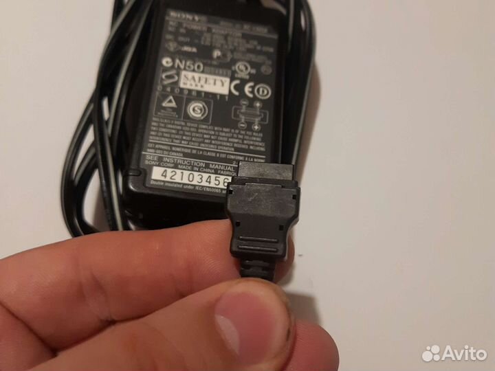 Sony Адаптер блок питания 4.2V, 1.5A (AC-LM5A)