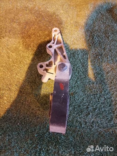 Опора двигателя (подушка двс) задняя AV61-6P082-AB