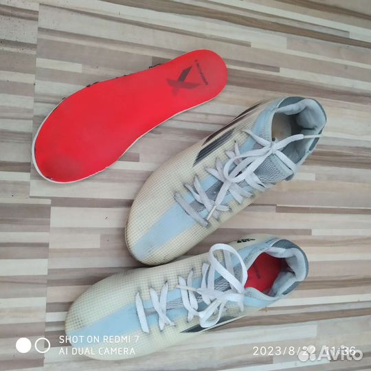 Футбольные бутсы adidas