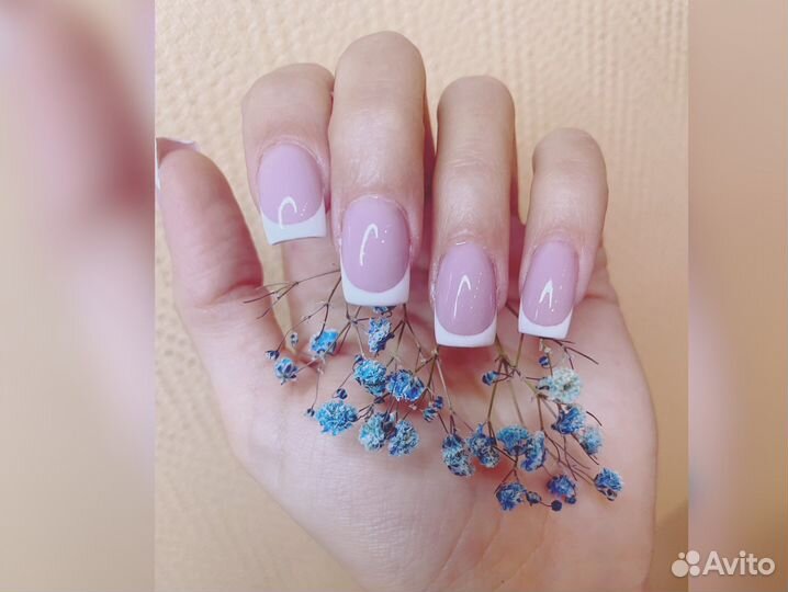 Наращивание ресниц и ногтей