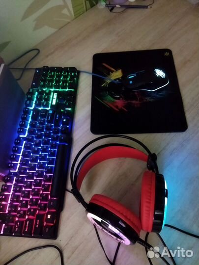 Клавиатура,наушники, мышка и коврик