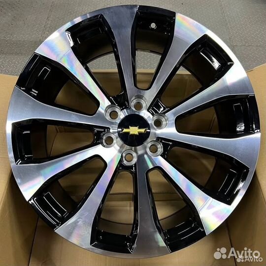 Диски на Cadillac Escalade R22 Кадиллак Ескалейд